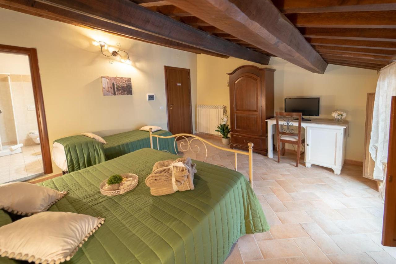 Albergo La Loggia Di San Martino Gualdo Tadino Exterior photo